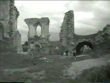 Film-Bildschirmfoto: Das Schlo auf der Felseninsel